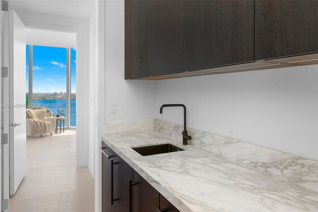 175 SE 25th Rd , Unit PH-4001, Miami, FL 33129 Photo