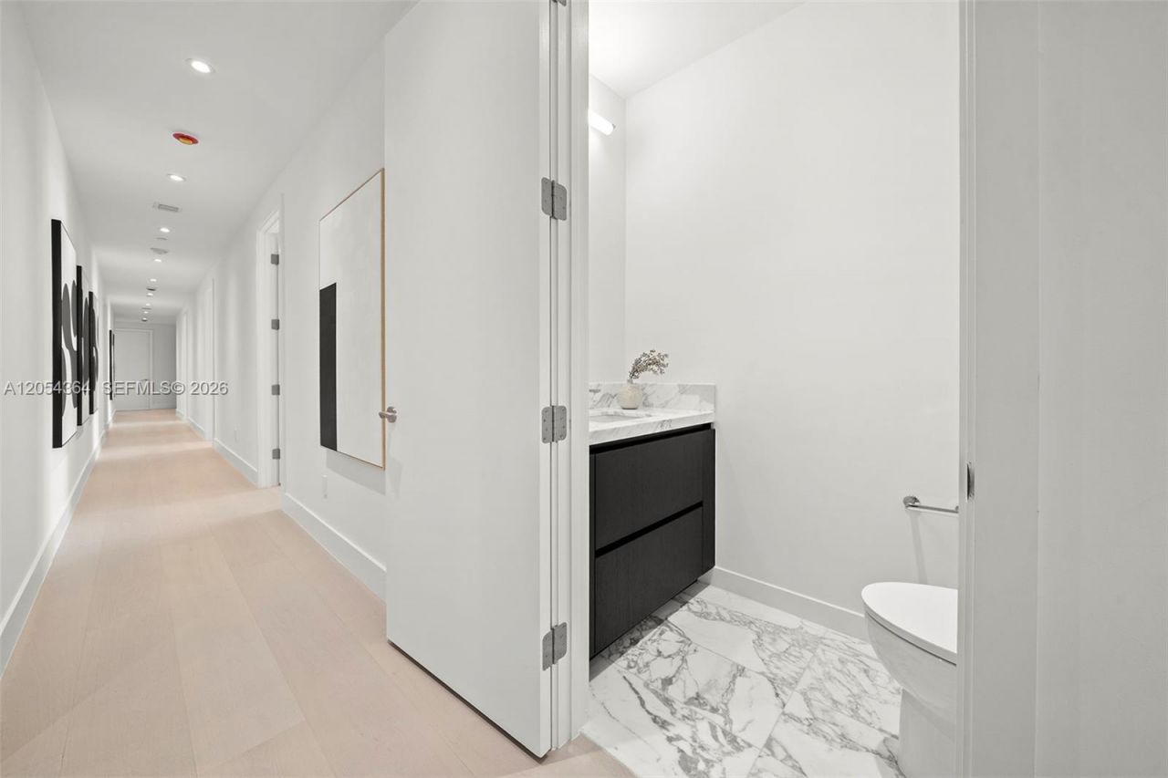 175 SE 25th Rd , Unit PH-4001, Miami, FL 33129 Photo