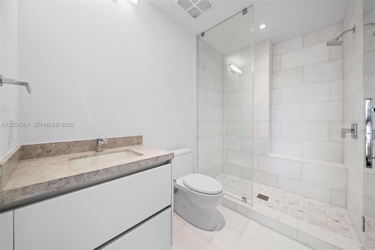 175 SE 25th Rd , Unit PH-4001, Miami, FL 33129 Photo