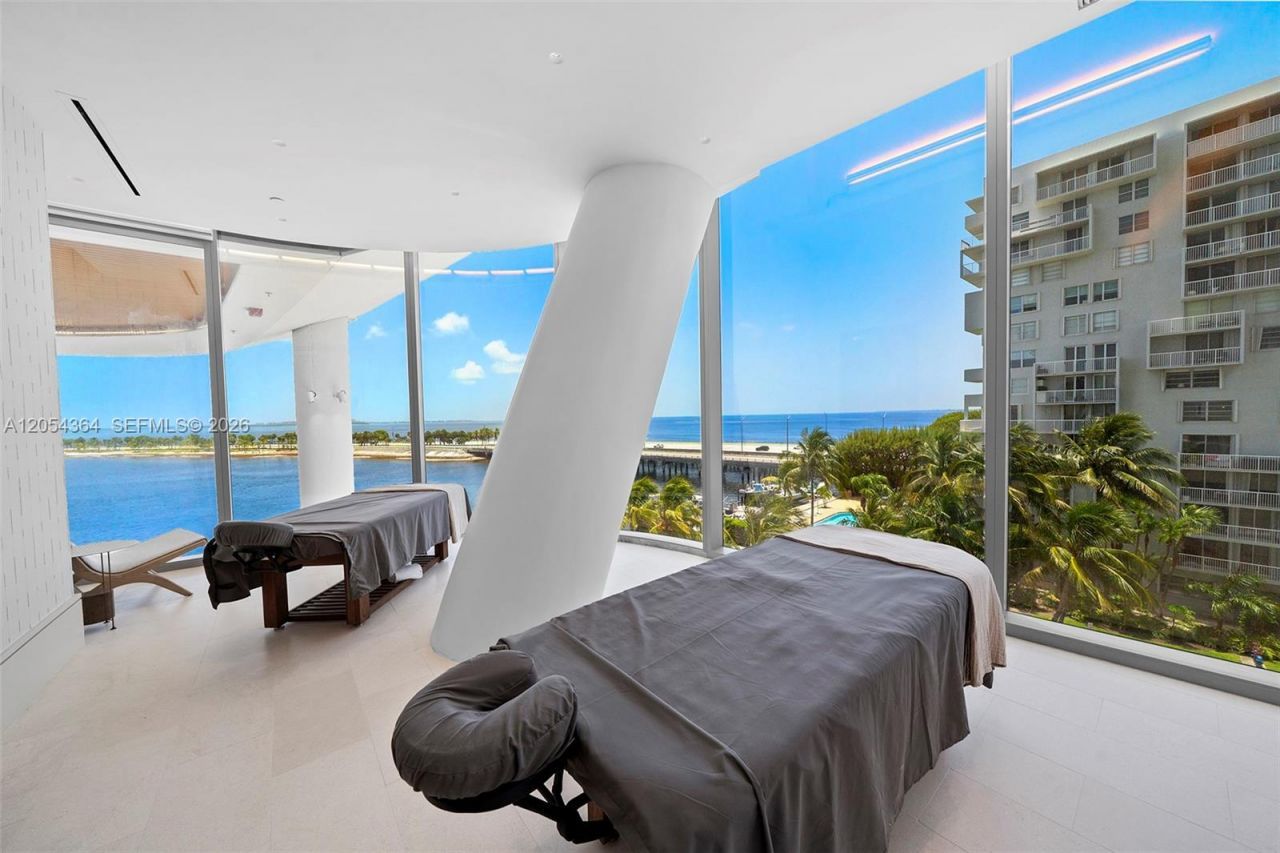 175 SE 25th Rd , Unit PH-4001, Miami, FL 33129 Photo