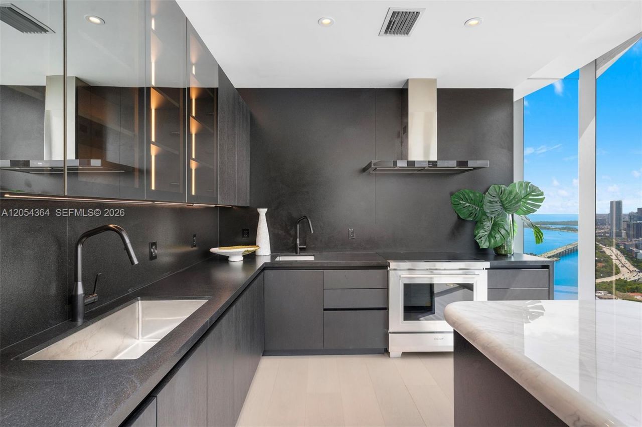175 SE 25th Rd , Unit PH-4001, Miami, FL 33129 Photo