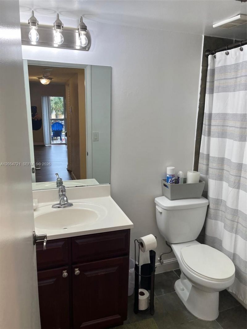 7620 Westwood Dr, Unit 214, Tamarac, FL 33321 Photo