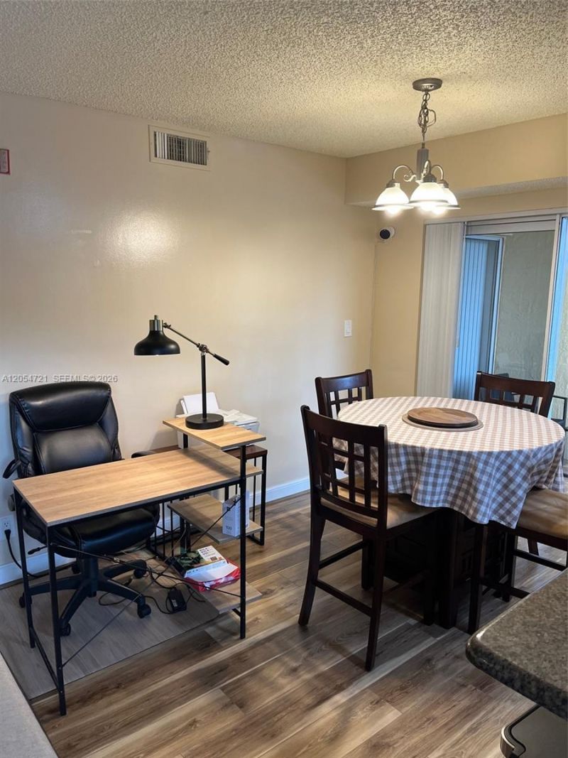 7620 Westwood Dr, Unit 214, Tamarac, FL 33321 Photo