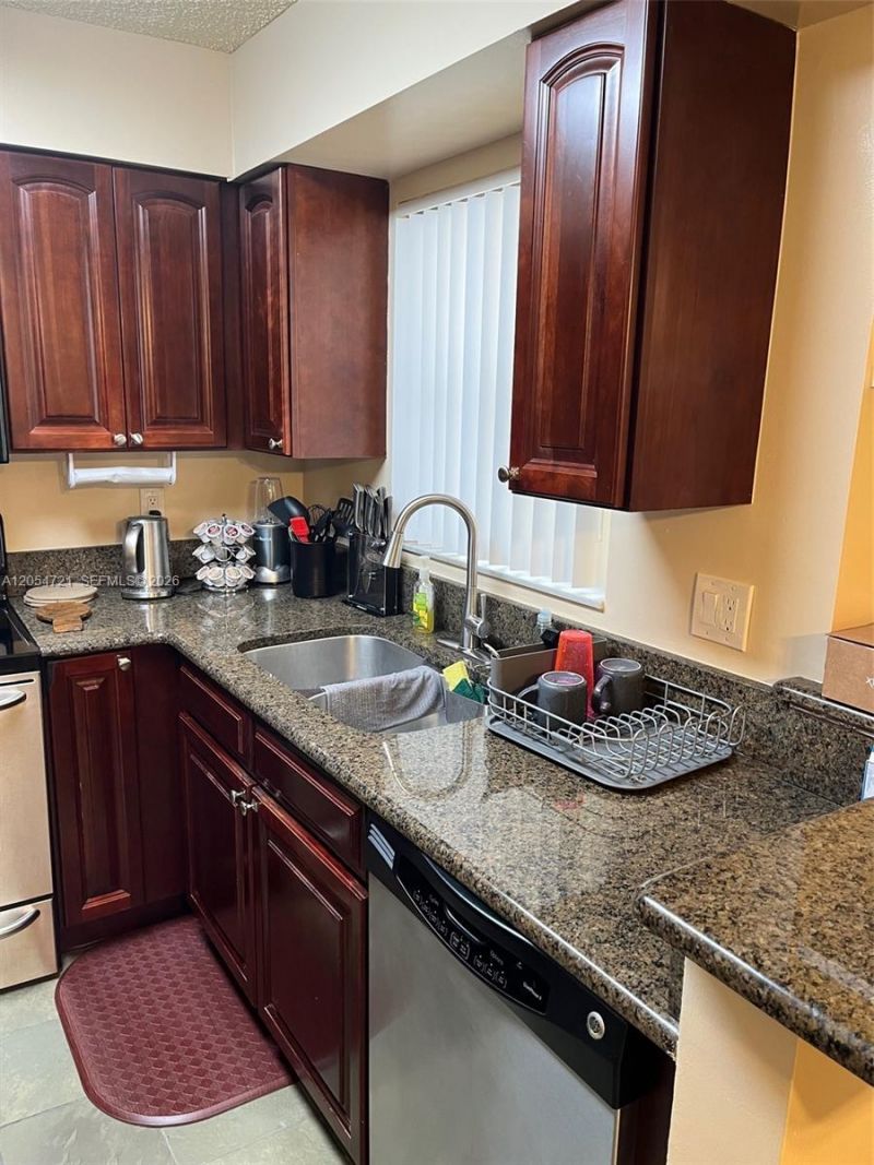 7620 Westwood Dr, Unit 214, Tamarac, FL 33321 Photo