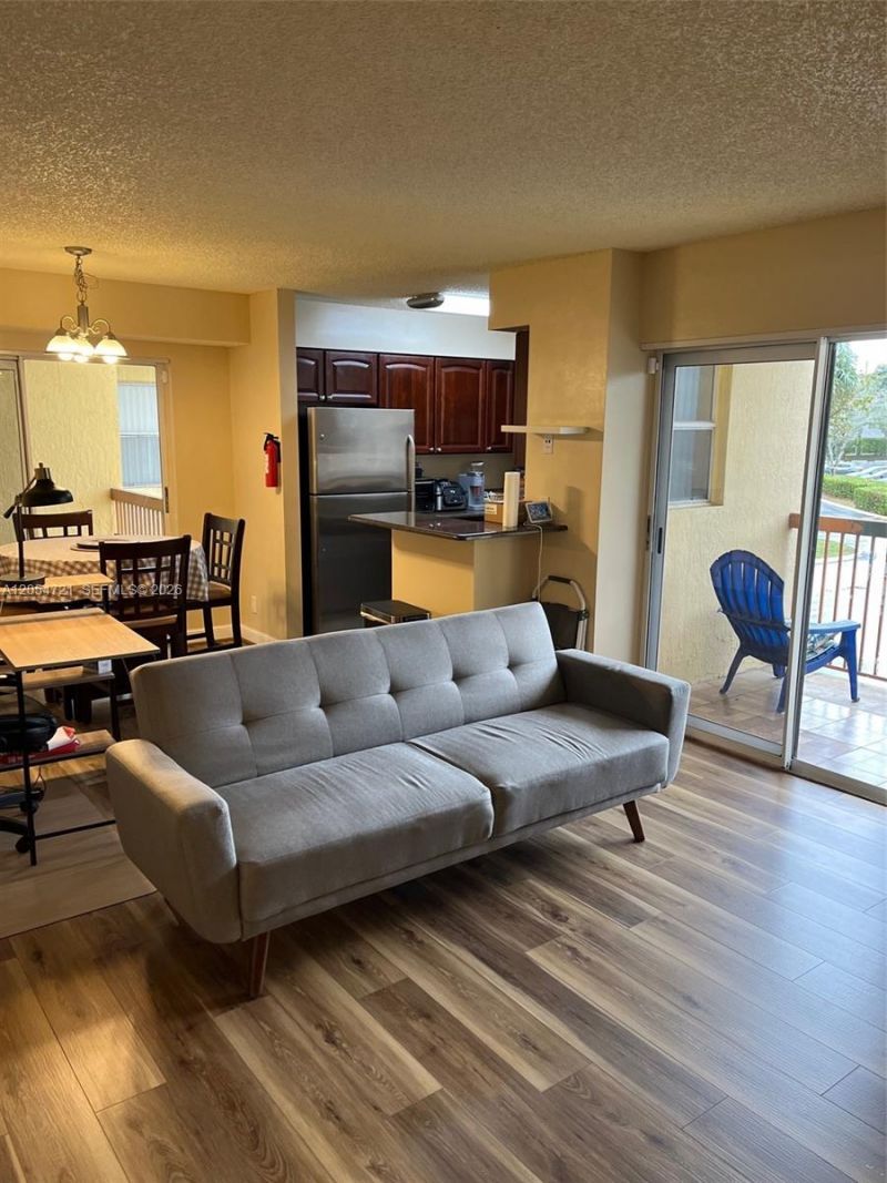7620 Westwood Dr, Unit 214, Tamarac, FL 33321 Photo