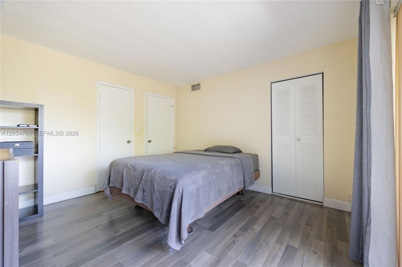 9365 Fontainebleau Blvd , Unit E205, Miami, FL 33172 Photo