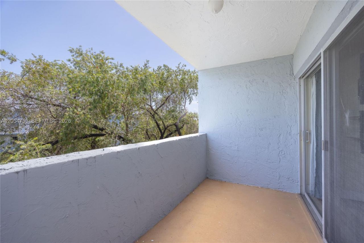 9365 Fontainebleau Blvd , Unit E205, Miami, FL 33172 Photo