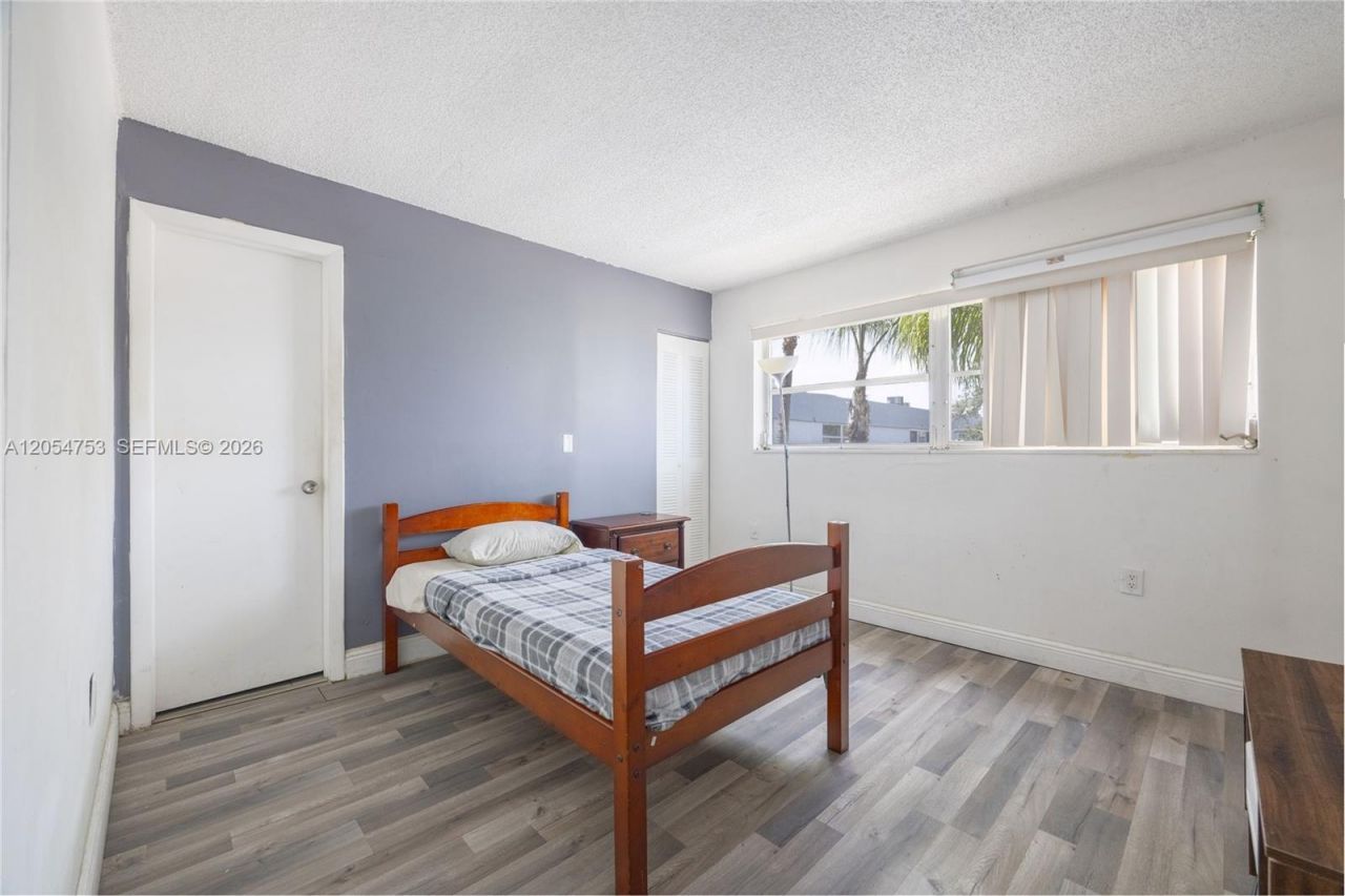 9365 Fontainebleau Blvd , Unit E205, Miami, FL 33172 Photo