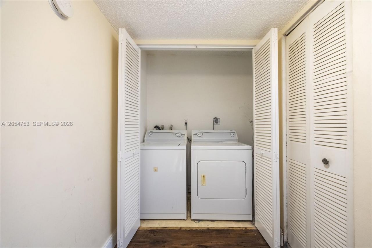 9365 Fontainebleau Blvd , Unit E205, Miami, FL 33172 Photo
