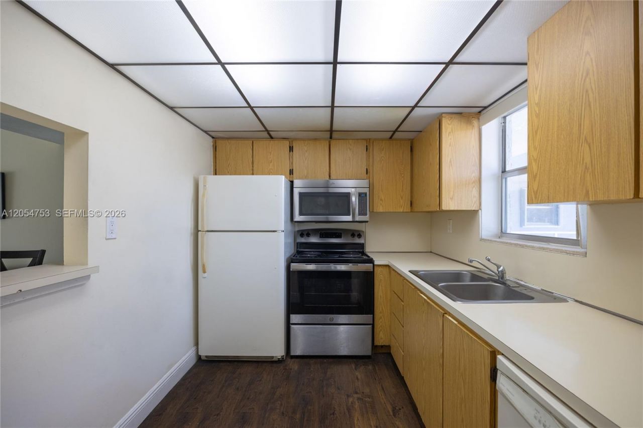 9365 Fontainebleau Blvd , Unit E205, Miami, FL 33172 Photo