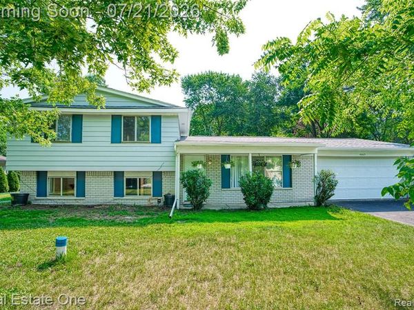 4069 Village Square, Brighton Twp, MI 48114