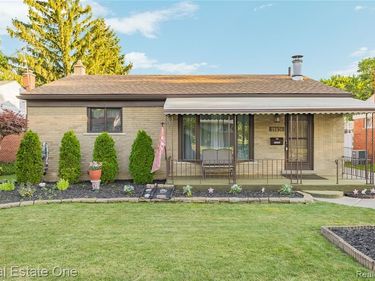 21436 PARKWAY Street, St. Clair Shores, MI 48082