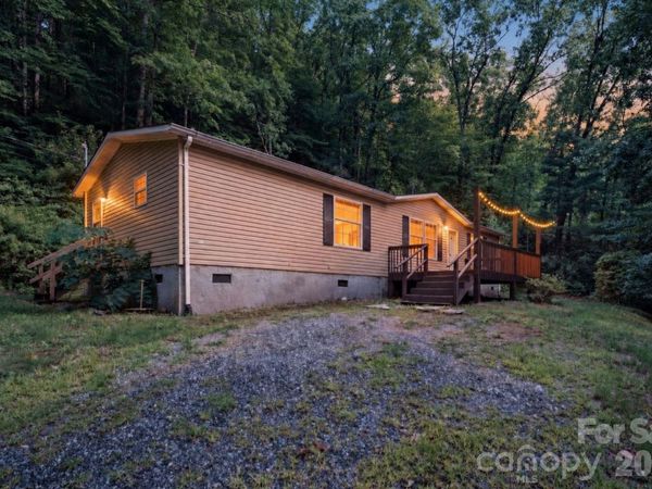 55 Twin Oaks Lane , Spruce Pine, NC 28777