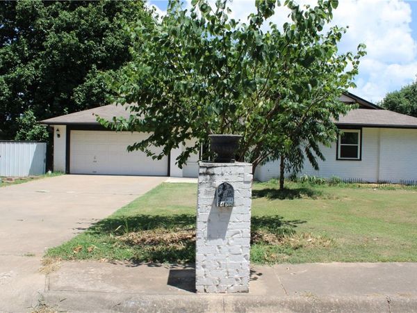 5475 Walden Street , Lowell, AR 72745