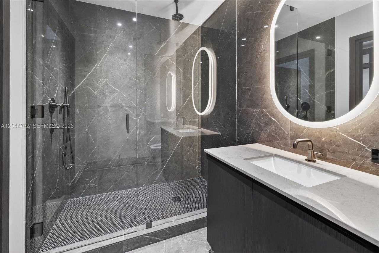 20 NE 11th , Unit 4703, Miami, FL 33132 Photo