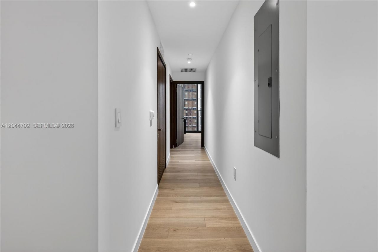 20 NE 11th , Unit 4703, Miami, FL 33132 Photo