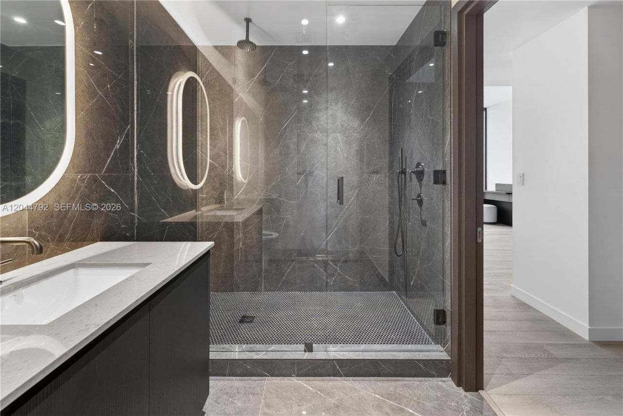20 NE 11th , Unit 4703, Miami, FL 33132 Photo