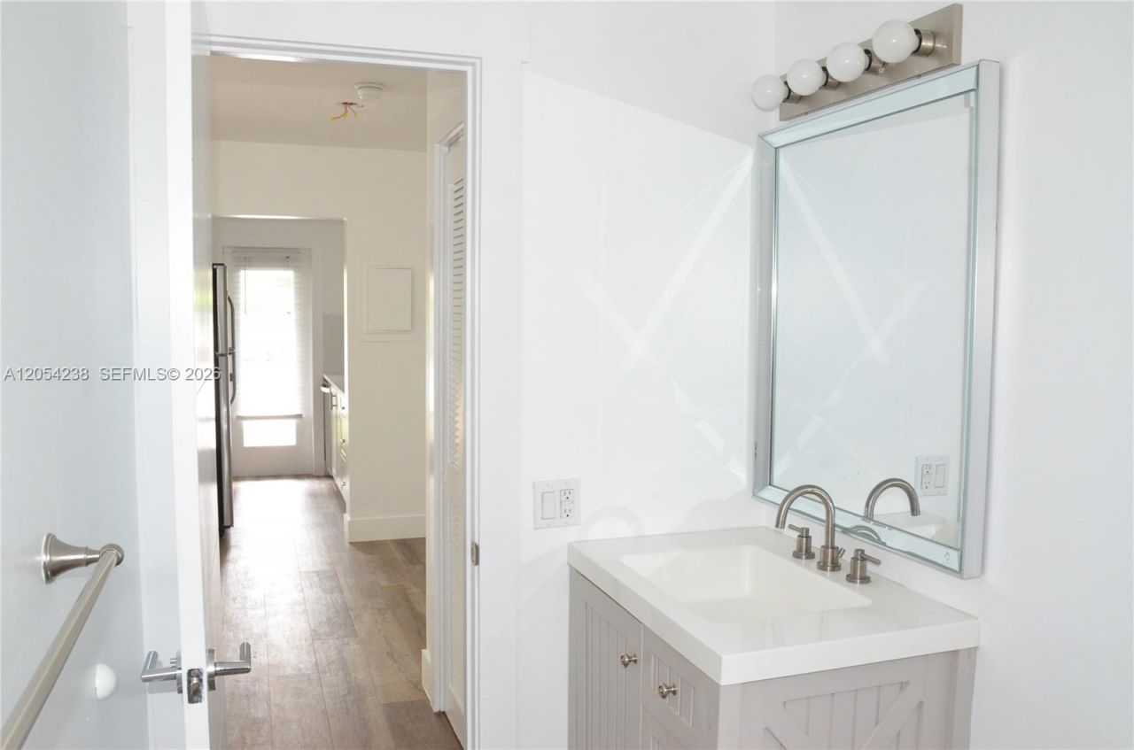 35 Edgewater Dr , Unit 104, Coral Gables, FL 33133 Photo