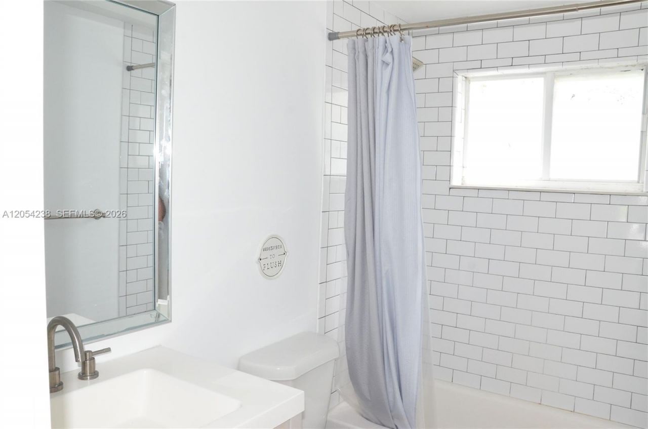35 Edgewater Dr , Unit 104, Coral Gables, FL 33133 Photo