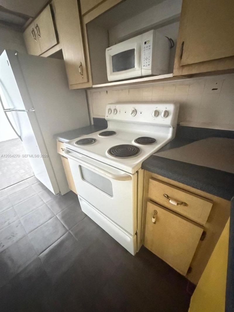 12500 NE 15th Ave , Unit 402, North Miami, FL 33161 Photo