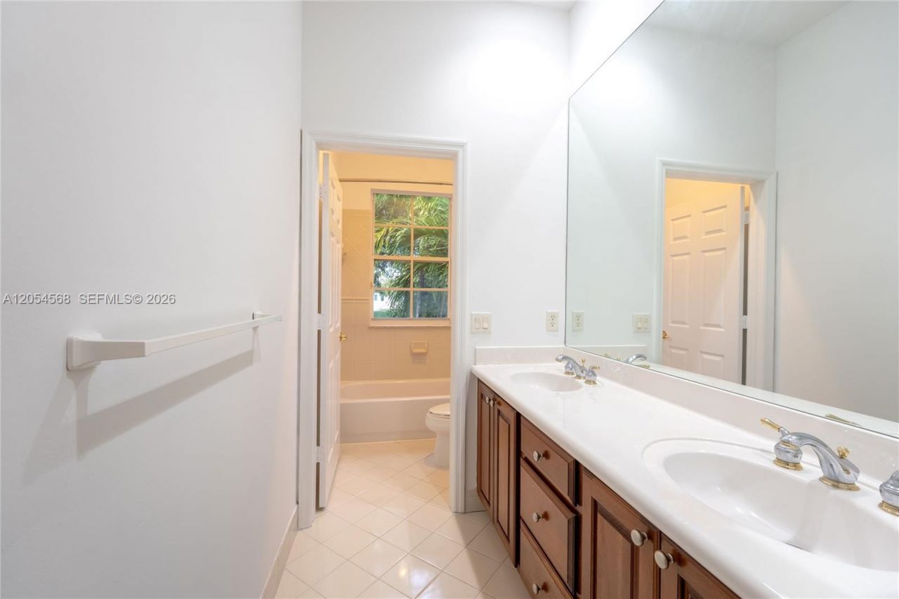 11213 NW 71st Ter , Doral, FL 33178 Photo