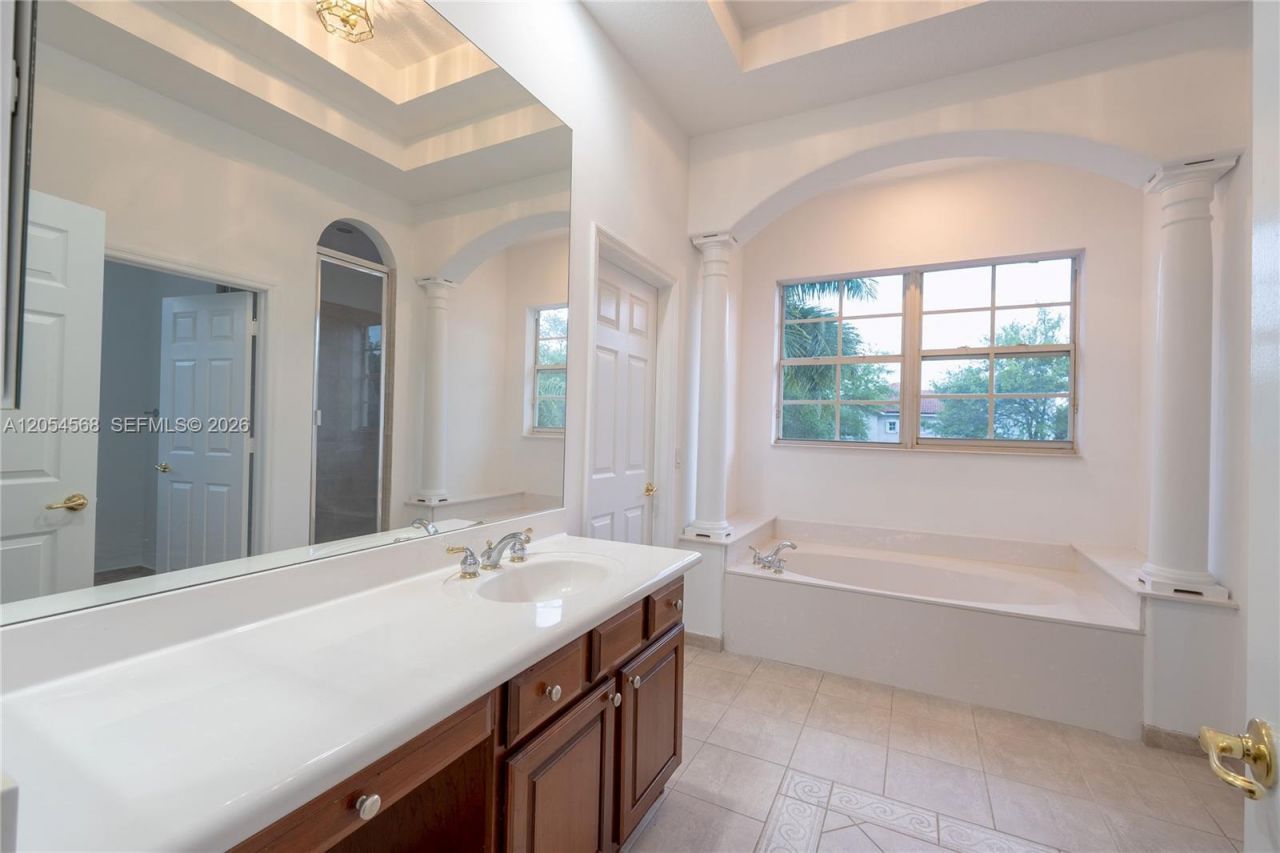 11213 NW 71st Ter , Doral, FL 33178 Photo