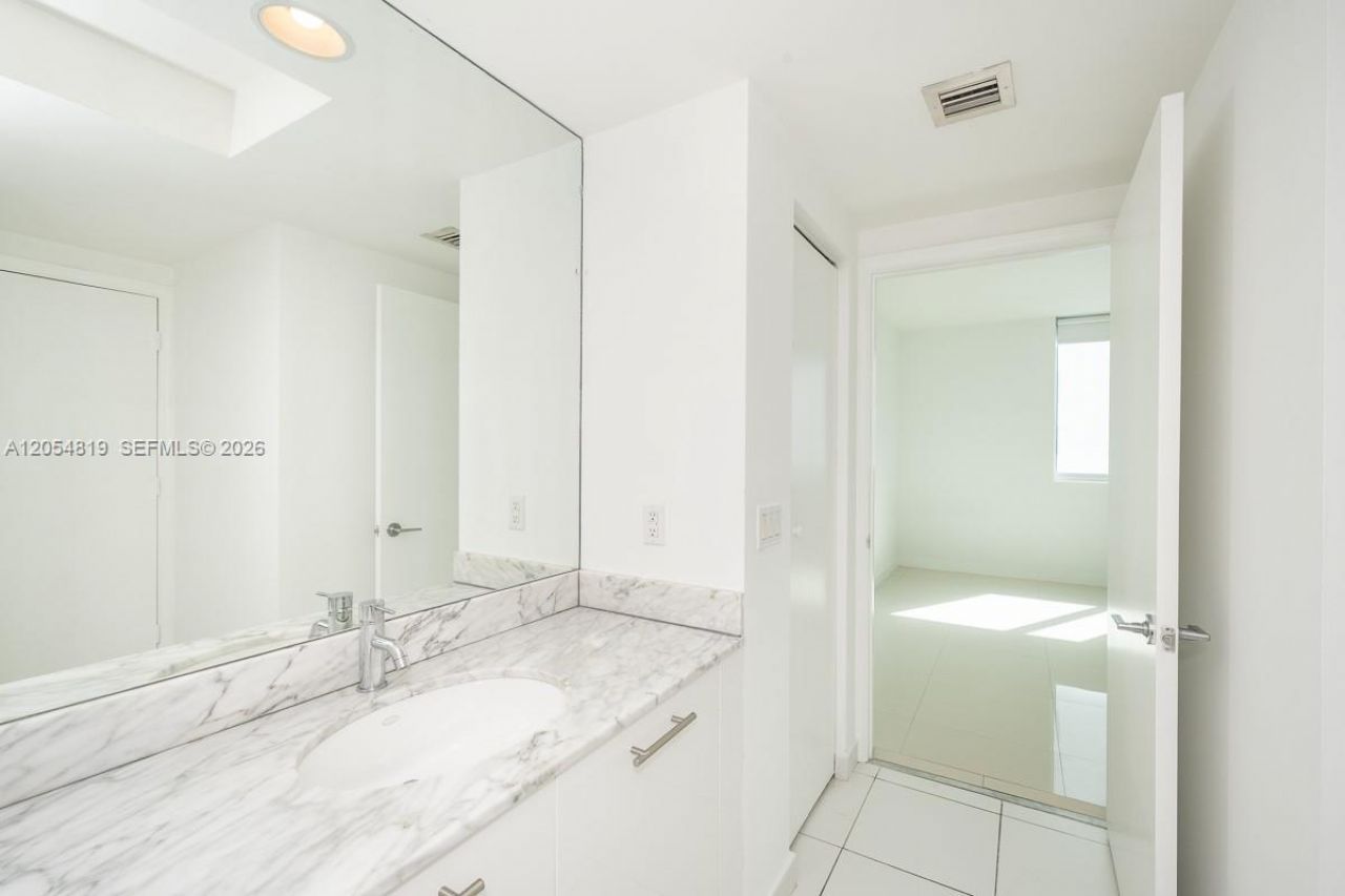 55 SE 6 Street , Unit 2210, Miami, FL 33131 Photo