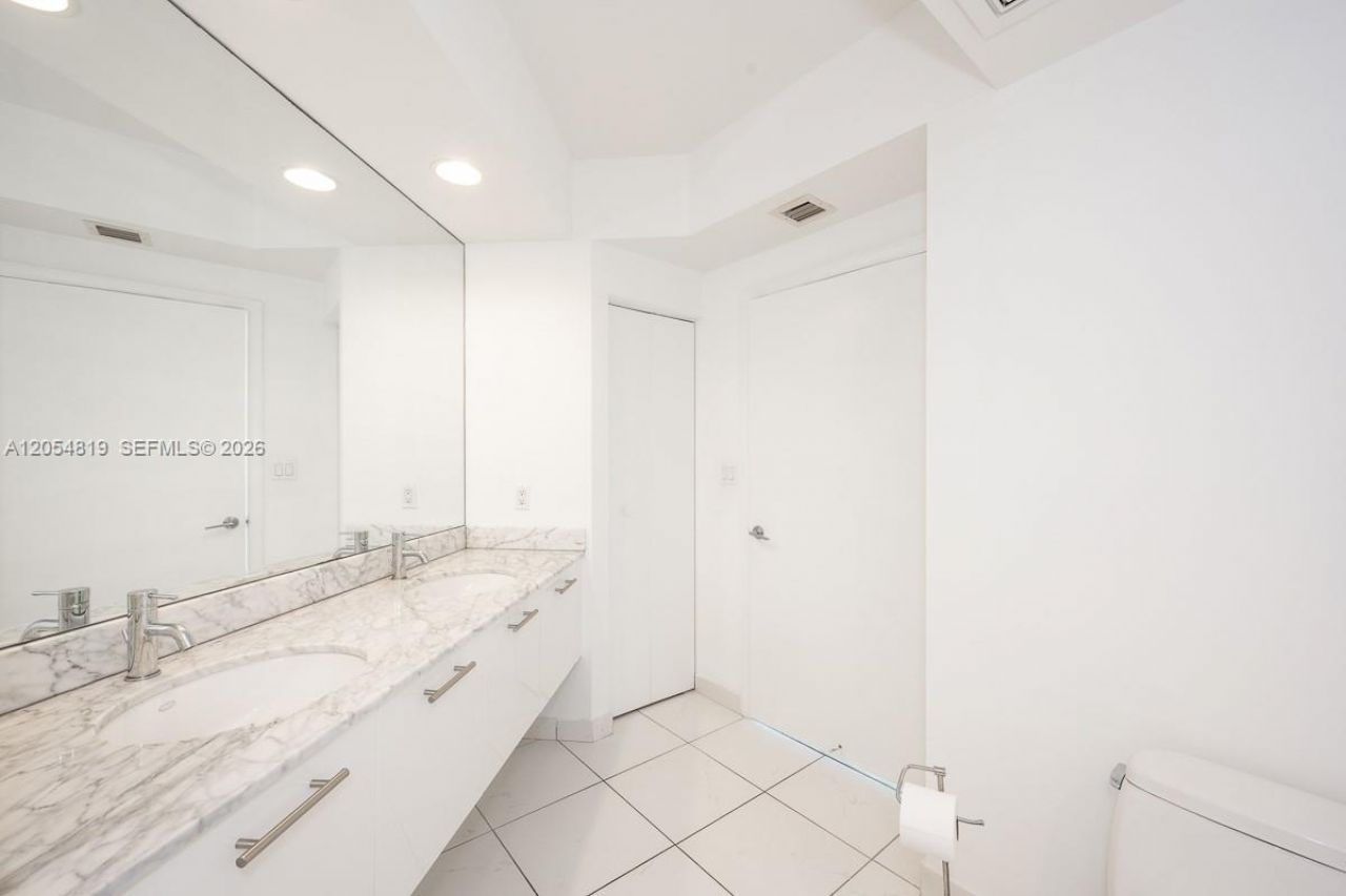 55 SE 6 Street , Unit 2210, Miami, FL 33131 Photo