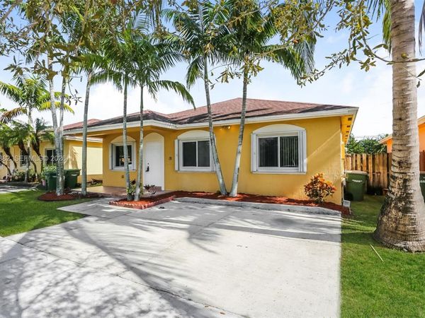 213 SW 15th Pl , Homestead, FL 33030