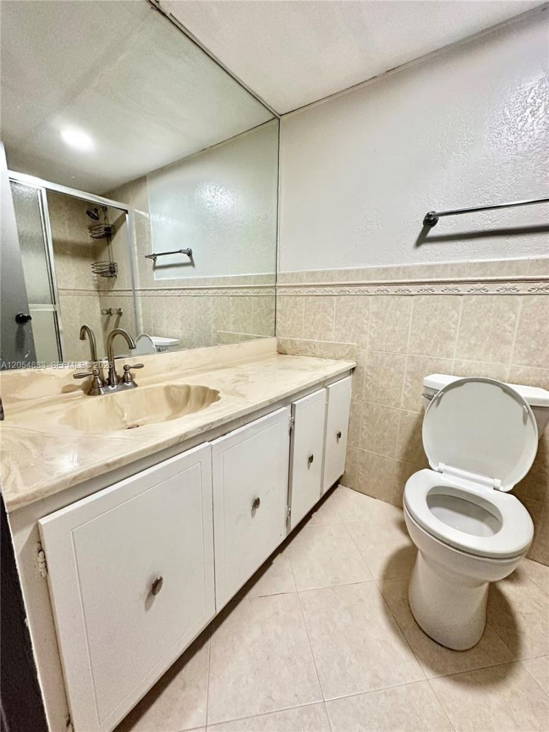 200 177th Dr, Unit 319, Sunny Isles Beach, FL 33160 Photo