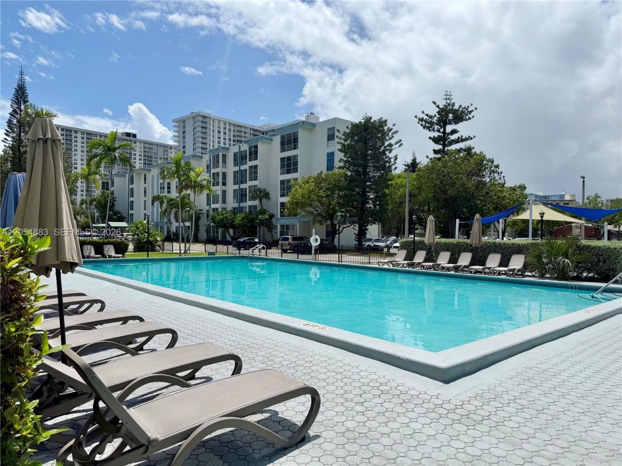 200 177th Dr, Unit 319, Sunny Isles Beach, FL 33160 Photo