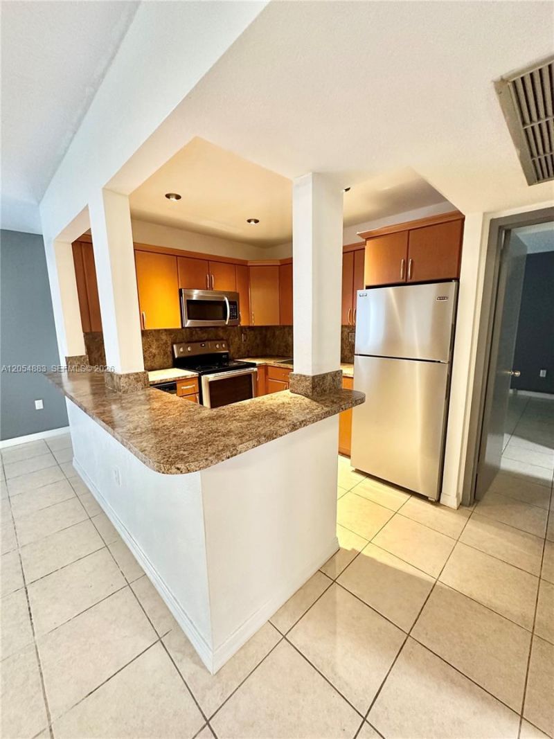 200 177th Dr, Unit 319, Sunny Isles Beach, FL 33160 Photo