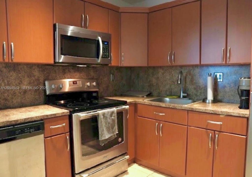 200 177th Dr, Unit 319, Sunny Isles Beach, FL 33160 Photo