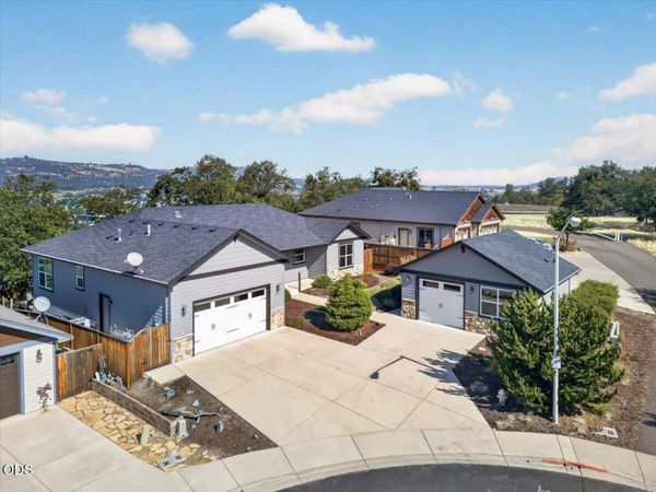 367 Avalon Terrace, Eagle Point, OR 97524