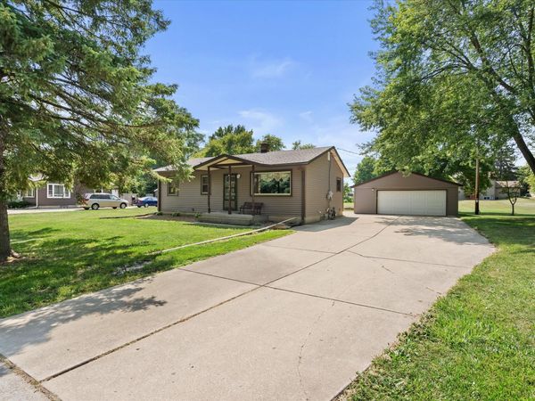 10549 S 4th Ave, Oak Creek, WI 53154