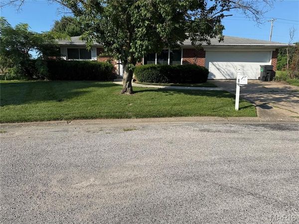18 Woodhaven Court, Belleville, IL 62223