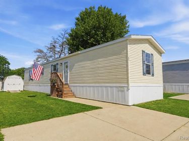 92 Normandy Drive, Howell, MI 48843