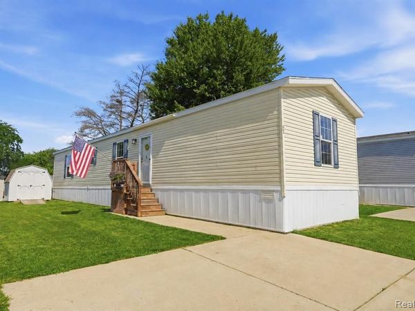 92 Normandy Drive, Howell, MI 48843