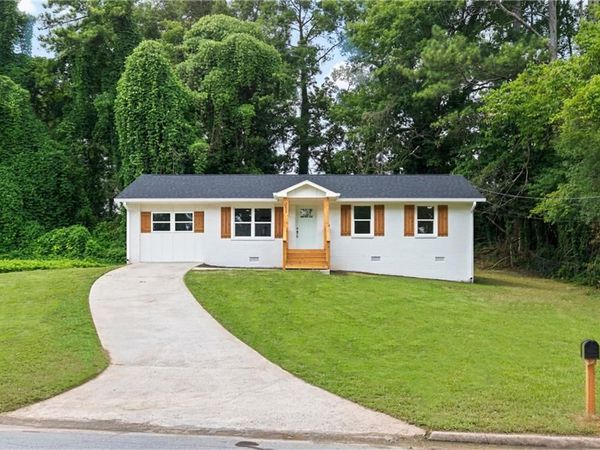 353 Roxbury Drive , Riverdale, GA 30274