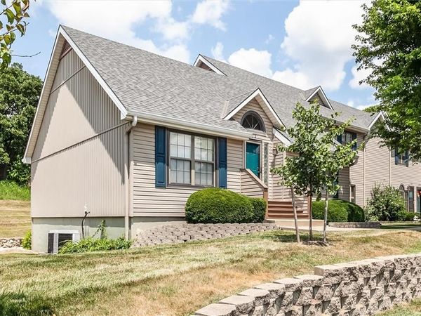 112 Stonebridge Lane, Smithville, MO 64089