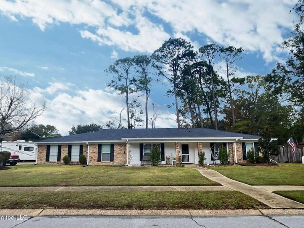 1400 Sussex Drive, Ocean Springs, MS 39564