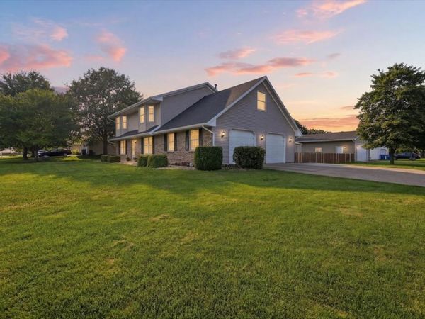 506 Havens Drive , Hudson, IL 61748