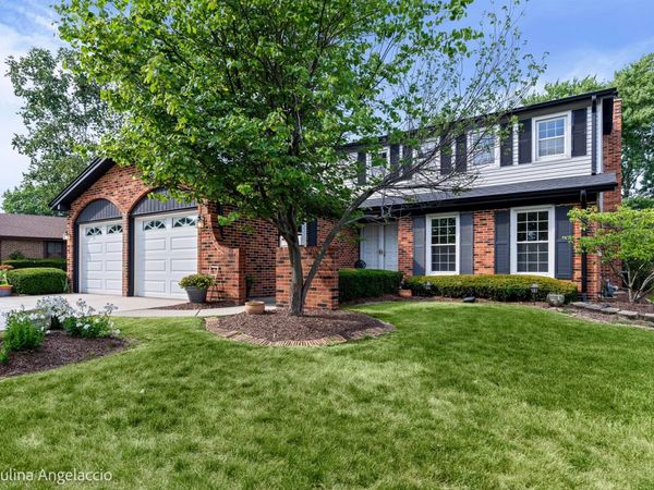 1040 E Carpenter Drive , Palatine, IL 60074