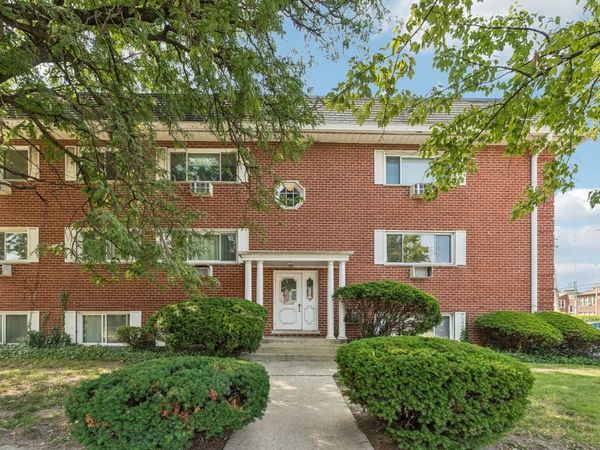 727 S Maple Avenue, Unit 102, Oak Park, IL 60304