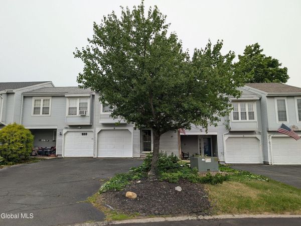 9 Chadwyck Square, Cohoes, NY 12047