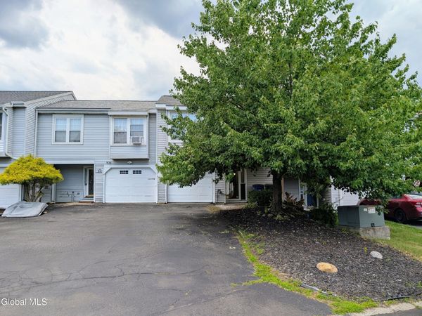 9 Chadwyck Square, Cohoes, NY 12047