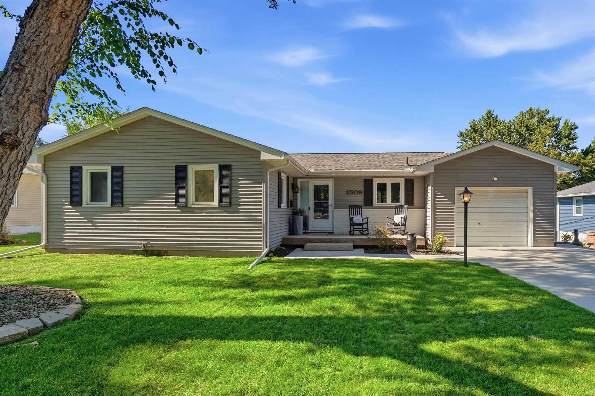 1509 W 8th Street, Cedar Falls, IA 50613 Main Photo