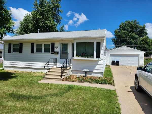 2740 19th Avenue, Marion, IA 52302