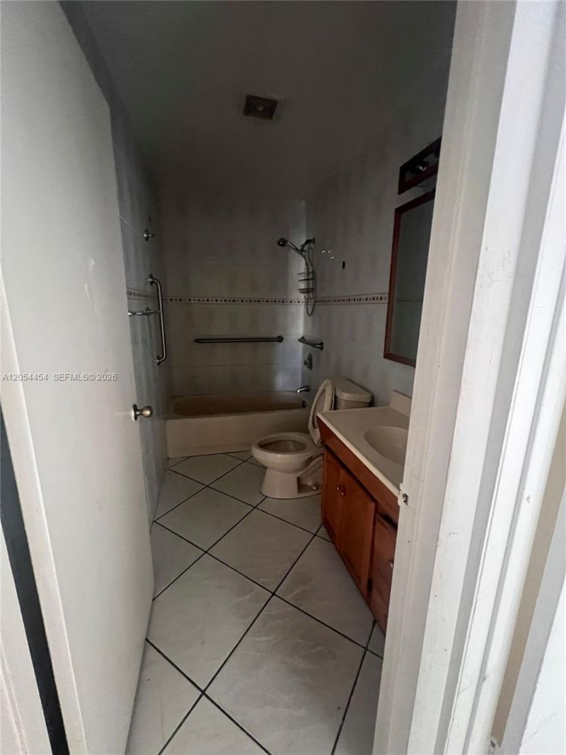 890 E 28th St , Hialeah, FL 33013 Photo