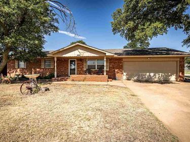 1221 N 12th St., Frederick, OK 73542